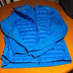 Great blue light puffer golf jacket. Nike. XL